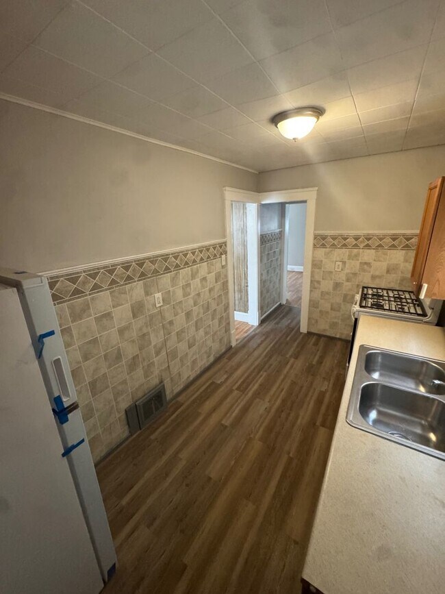 Foto del edificio - Well-Maintained 3-Bedroom Single-Family Home – $1,450 Rent | Cleveland