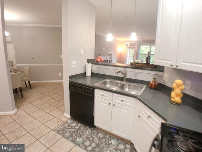 Building Photo - 8181 Carnegie Hall Ct