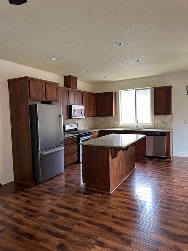 Building Photo - 2 STORY CRAFTSMAN HOME
