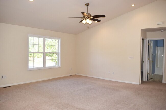 Building Photo - Highly Desired Northern Heights Subdivision