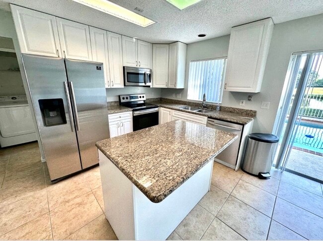 Building Photo - 2698 Linkside Dr