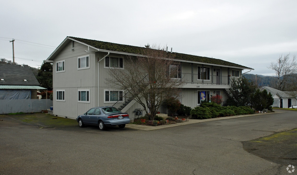 Primary Photo - 1185 NW Hicks St