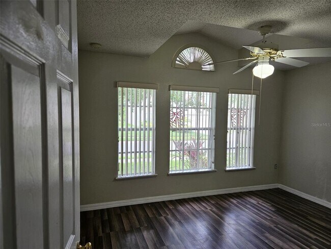 Foto del edificio - 605 Blake Ave