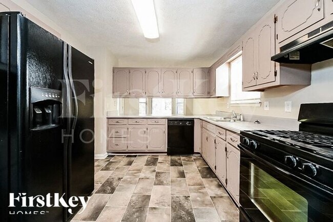 Foto del edificio - 765 Fieldstone Dr