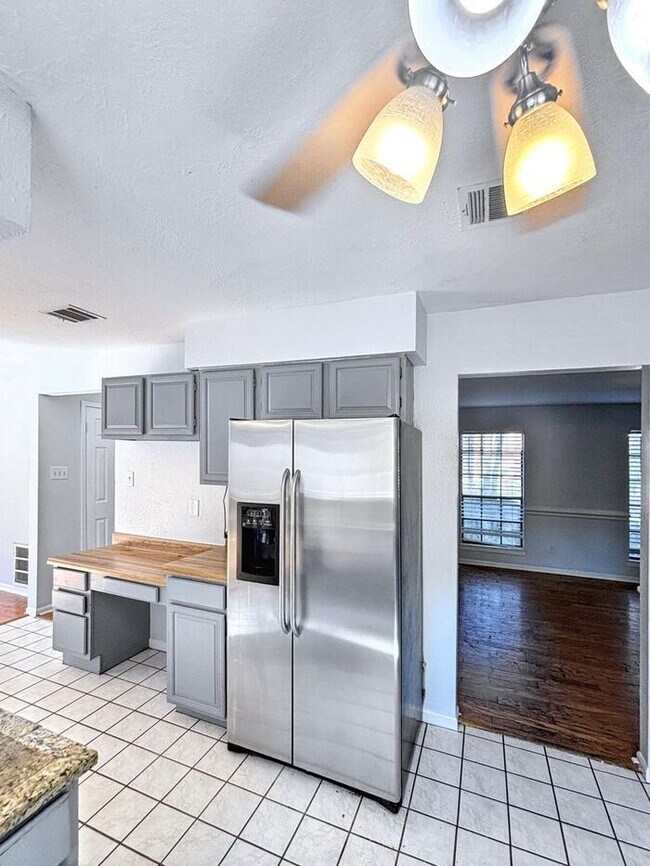 Foto del edificio - 4330 Meadow Springs Dr