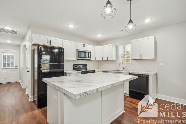 Building Photo - BRAND NEW 3 bed 2 bath duplex available NOW!