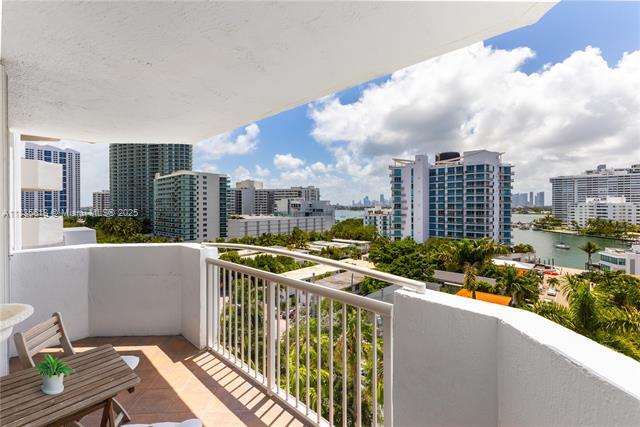 Foto principal - 1621 Bay Rd