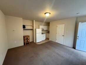 Building Photo - 605 S Sequim Ave