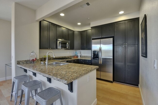 Building Photo - 325 Bautista Pl