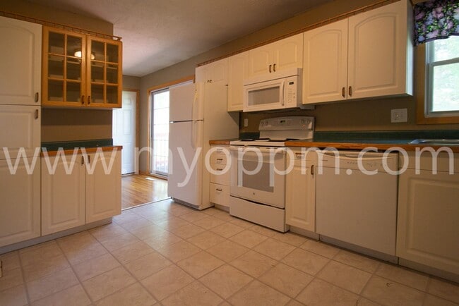 Building Photo - Great 3-Bedroom House on Westwood Lane