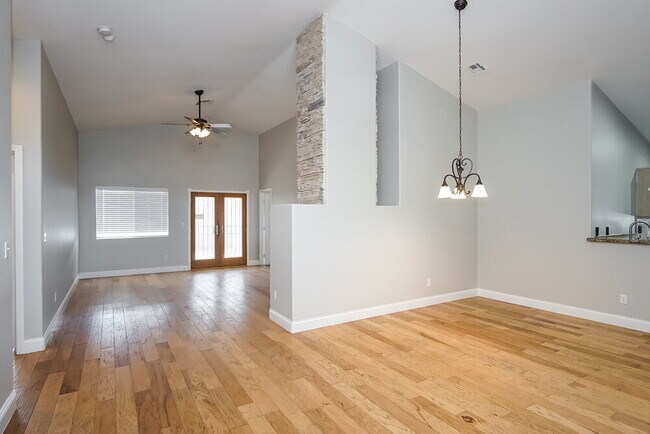 Building Photo - 537 Bay Bridge Dr