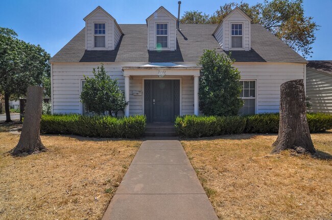 Foto del edificio - Pre-leasing Summer 2024! Charming 4 Bedroo...