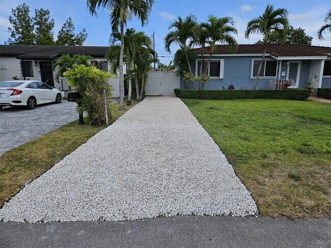 Foto del edificio - 6860 SW 27th St