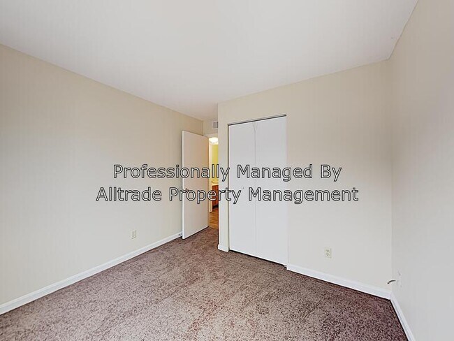 Building Photo - 4005 Deer Park Cir