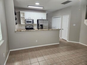 Building Photo - 1929 Kemah Village Dr