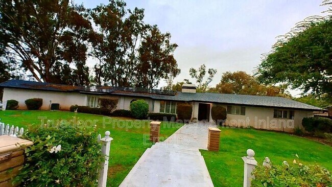 Foto del edificio - 870 W Sunset Dr