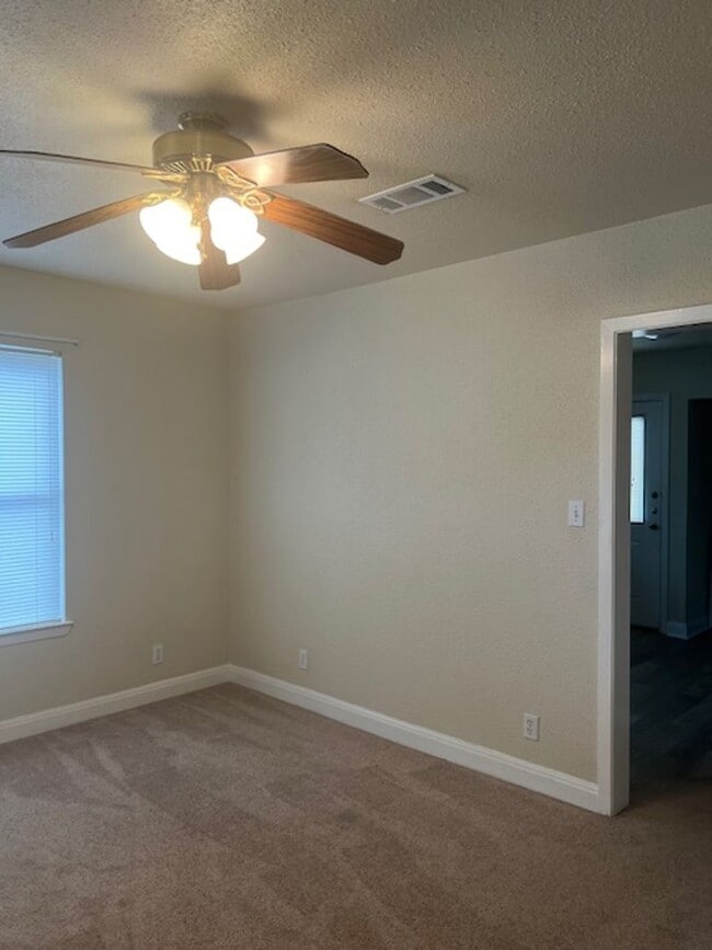 Building Photo - 2 Bedroom 1 Bathroom Old Town Home