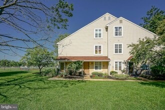 Building Photo - 366A Delancey Pl