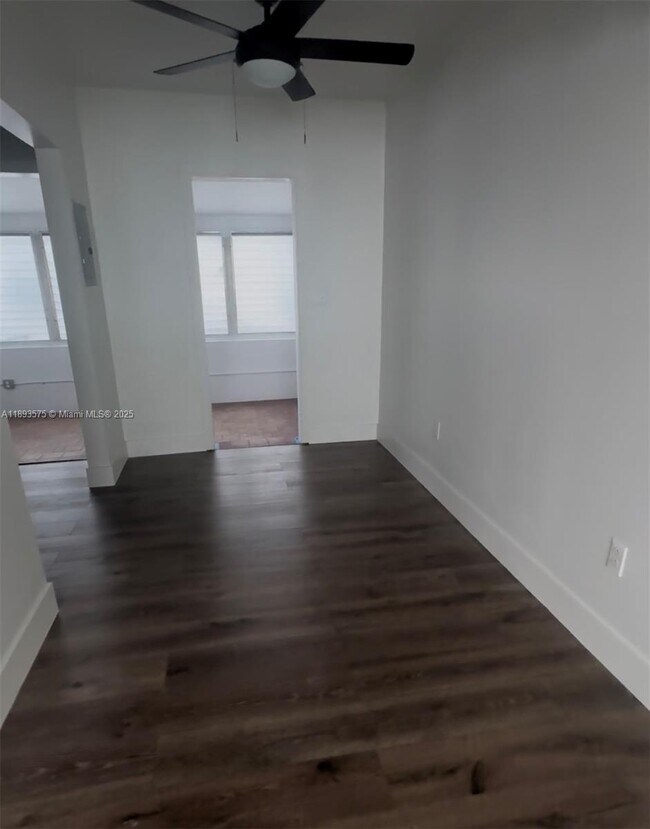 Foto del edificio - 2046 SW 7th St