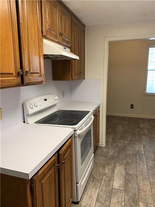 Foto del edificio - UT PRE-LEASE - 1 bed / 1 bath Updated West Campus Condo