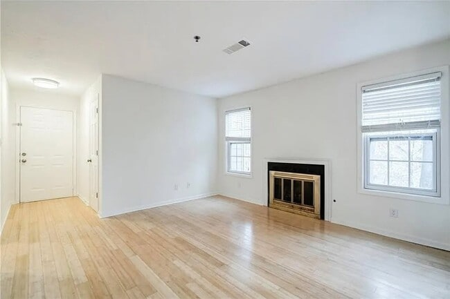Building Photo - 2194 River Heights Ct SE
