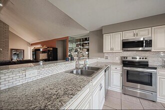 Building Photo - 8706 Belle Glen Dr