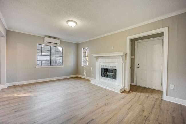 Building Photo - Freshly Updated 3 Bedroom House