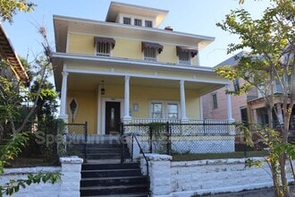 Building Photo - 343 7th St W