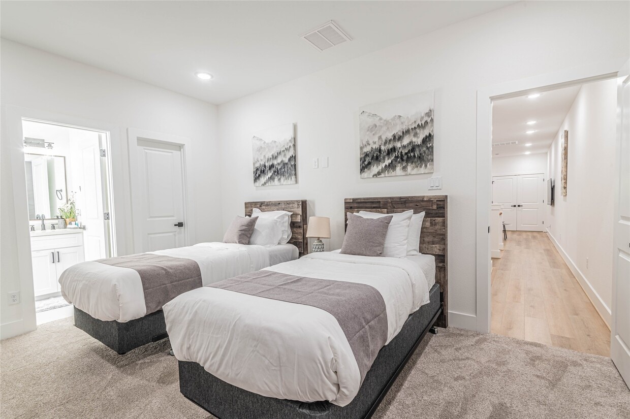 Foto principal - 3507 Ennis St