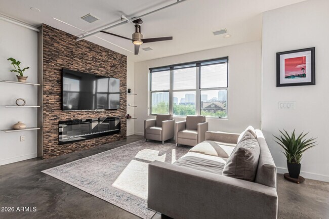 Foto del edificio - 1326 N Central Ave