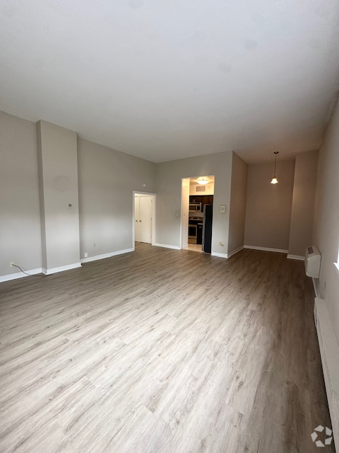 Building Photo - 1121 N Waverly Pl
