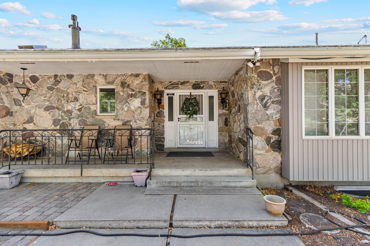 Primary Photo - 531 Edgehill Dr
