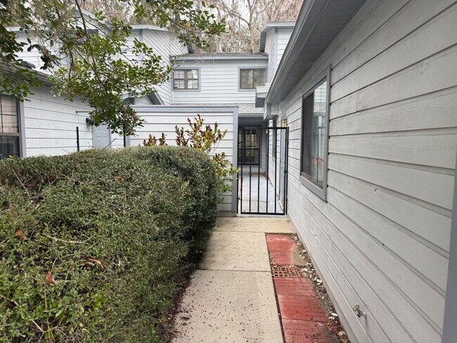 Foto del edificio - 3 Bedroom Backing up to San Felasco Hammock