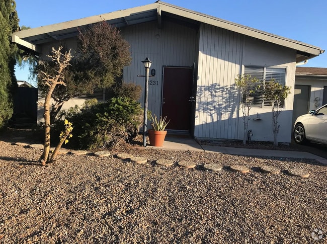 Building Photo - 3231 Coral Dr