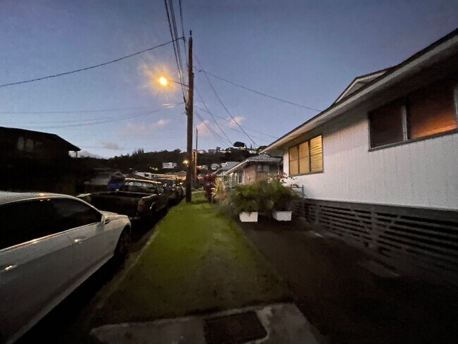 Building Photo - Newly Renovated Cozy Single house 2/2/1  next to Booth Park!