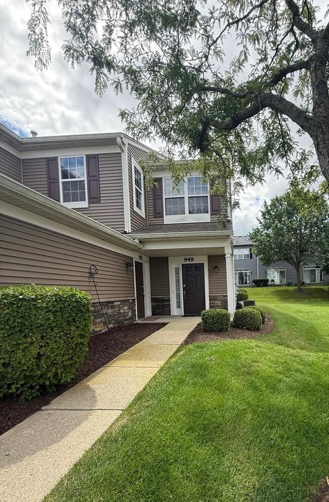 Building Photo - 949 Genesee Dr