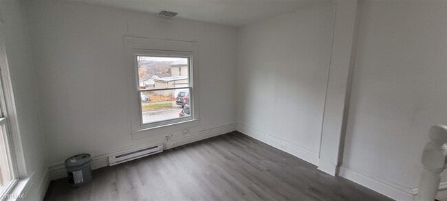 Building Photo - 3 br, 1 bath House - 240 2nd Avenue