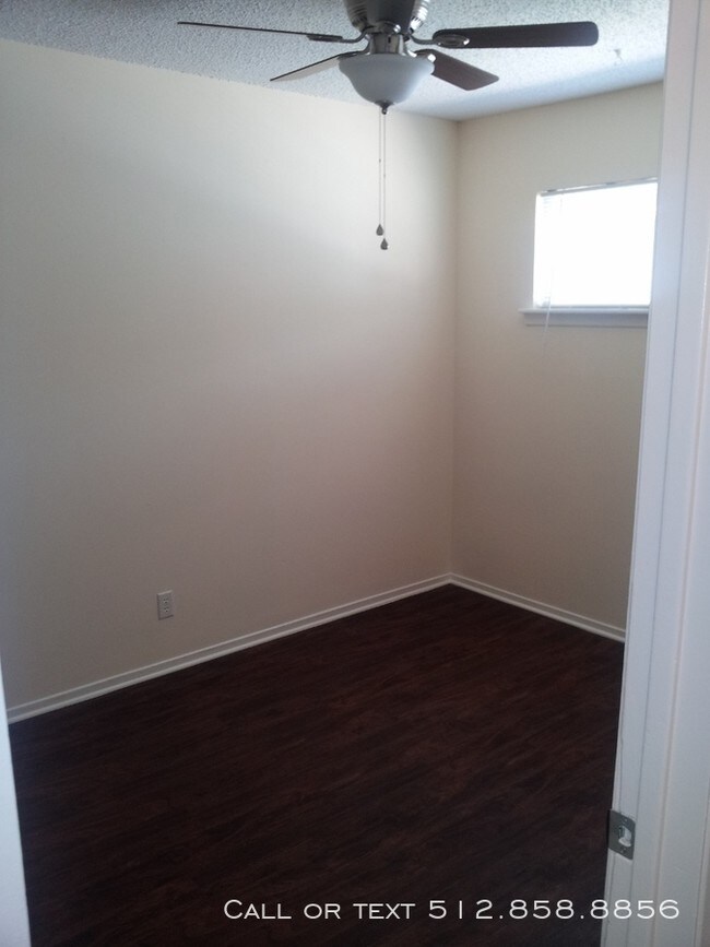 Foto del edificio - 1241 N LBJ Dr