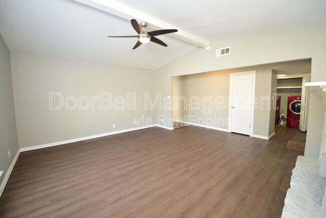 Foto del edificio - 4316 E 67th St