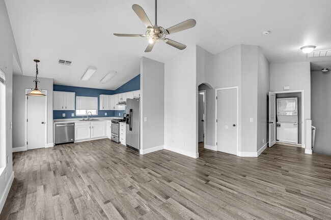 Foto del edificio - Charming 2 bedroom 2 bathroom townhome