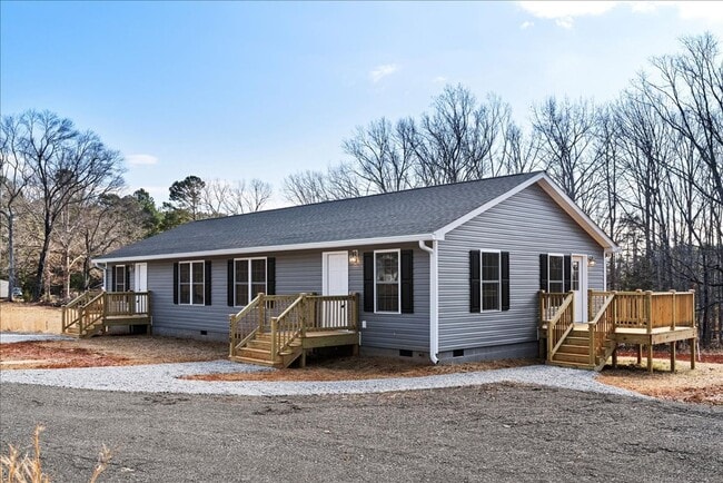 Building Photo - The Home You’ve Been Searching For! *Utili...