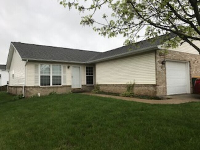Building Photo - 663 Carol Ann Dr