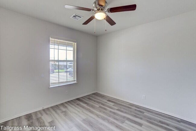 Building Photo - Cute as a Button 3/2/1 6 Blocks from Downt...
