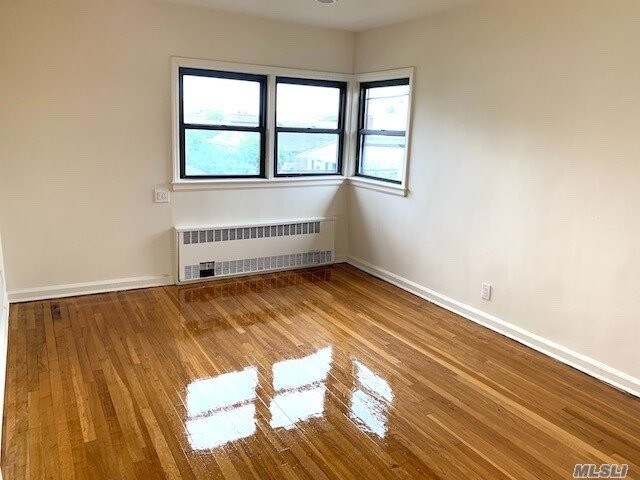 Foto del edificio - 421 W Broadway