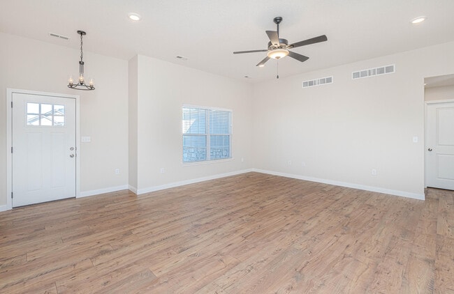 Building Photo - 720 Promenade Dr