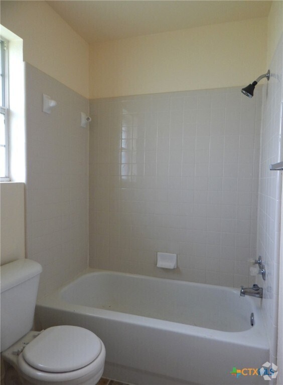 Building Photo - 4501 Deek Dr