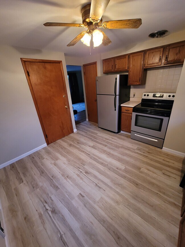 Kitchen towards living room - 28 Joseph St