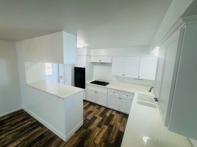 Building Photo - Exquisite 4-Bedroom Remodeled Retreat in t...
