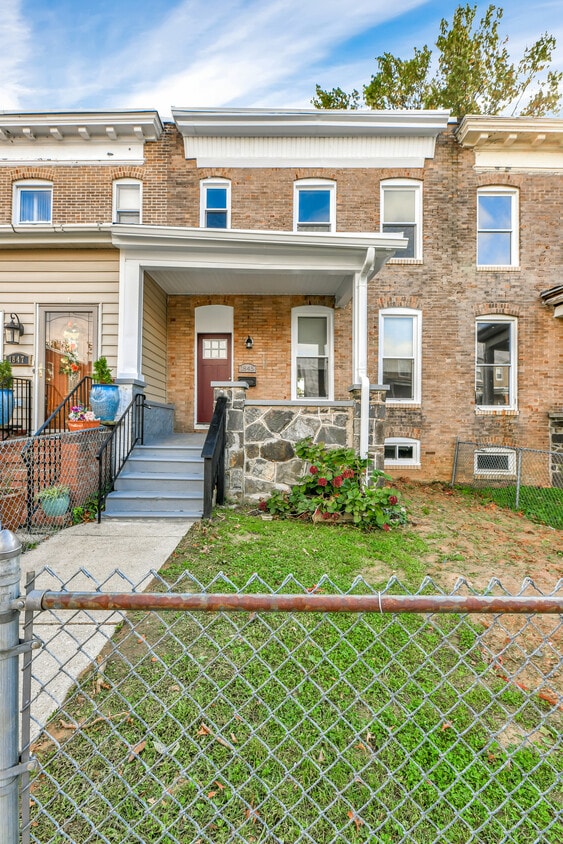 This looks like home! 3BR Rowhome in 21218! Townhouse for Rent in