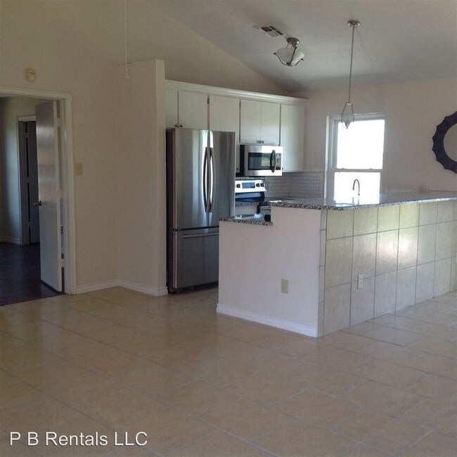 Building Photo - 3 br, 2 bath House - 4413 SW Parkway Drive